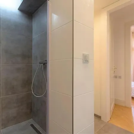 公寓 Bright Flat Next To Best Park 10min Walk To Center *