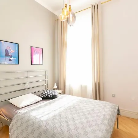 公寓 Bright Flat Next To Best Park 10min Walk To Center