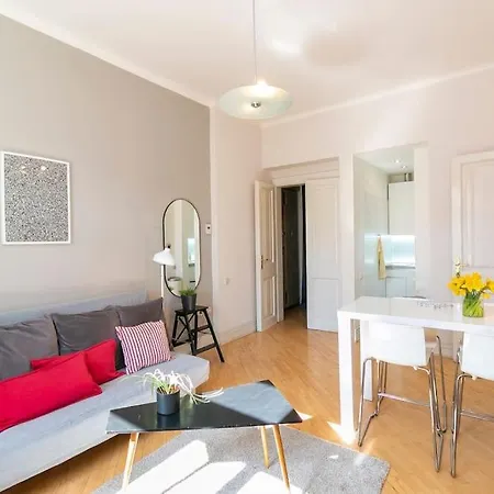 Bright Flat Next To Best Park 10min Walk To Center * 布拉格