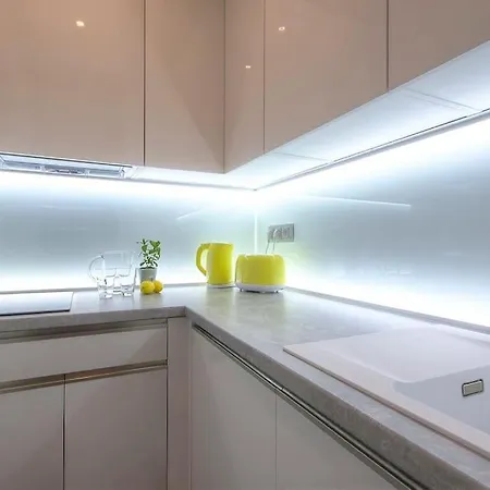 Bright Flat Next To Best Park 10min Walk To Center *