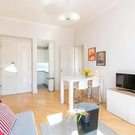 شقة Bright Flat Next To Best Park 10min Walk To Center براغ